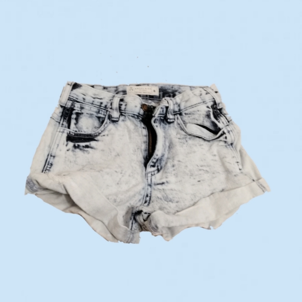 Cute Size 0 Angel Kiss Denim Shorts for Women